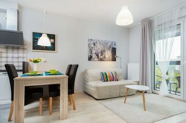 Warsaw Apartment Obozowa by Renters