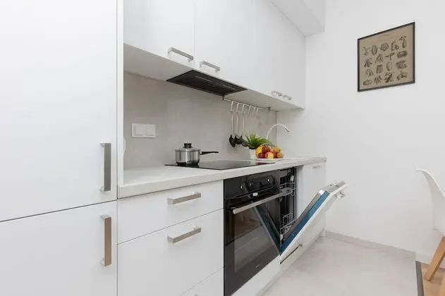 Warsaw Apartment Postępu by Renters - Mutfak