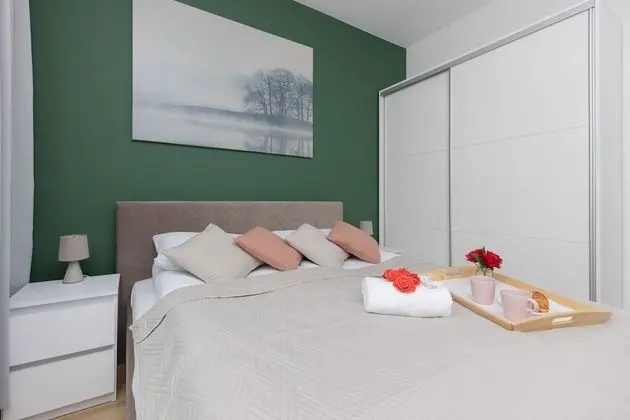 Warsaw Apartment Postępu by Renters - Oda
