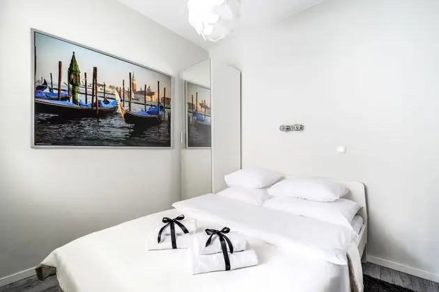 Warsaw Night Apartments