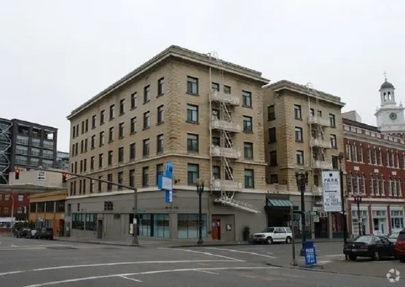 Washington Plaza Apartments