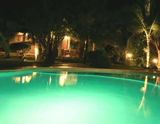 Watamu Villa With Service Personnel - Havuz