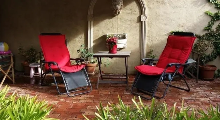 Water Bay Villa Bed and Breakfast