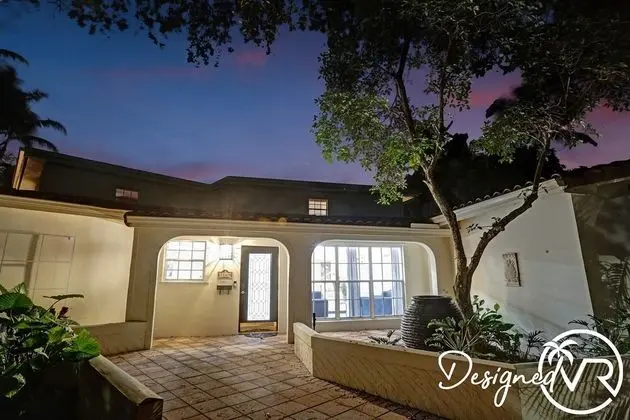 Waterfront 7BR Villa with Heated Pool - Dış Mekan