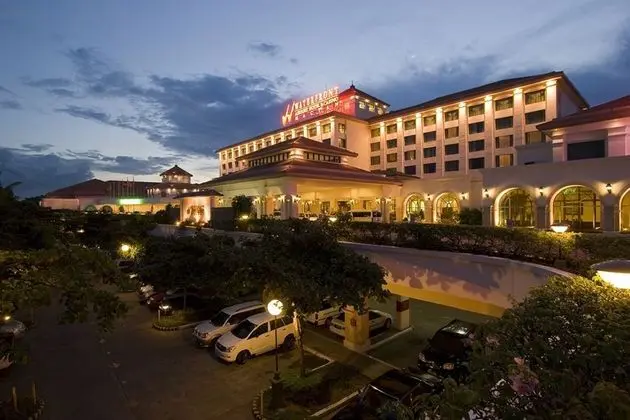 Waterfront Airport Hotel & Casino Mactan