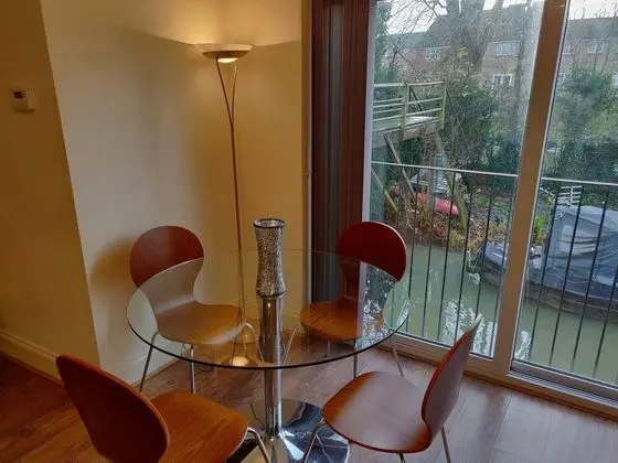 Waterfront Apartment In The Heart Of St Neots - Oda Düzeni