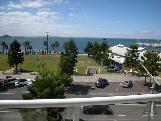 The Waterfront Apartments, Geelong - Plaj