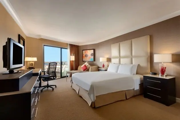 The Waterfront Beach Resort, A Hilton Hotel - Oda