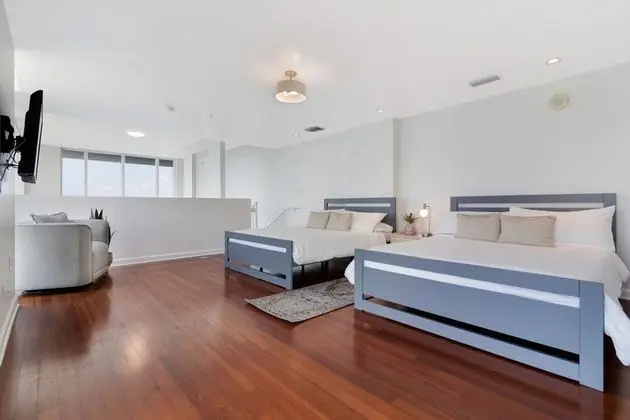 Waterfront Condos by Sextant - Oda
