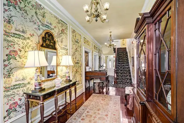 The Waterfront Historic Kent Manor Inn