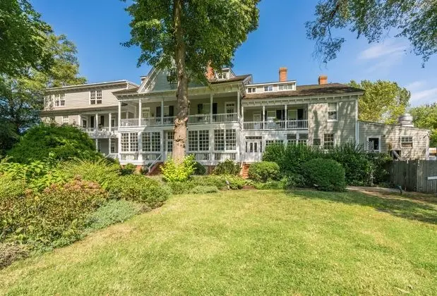 The Waterfront Historic Kent Manor Inn