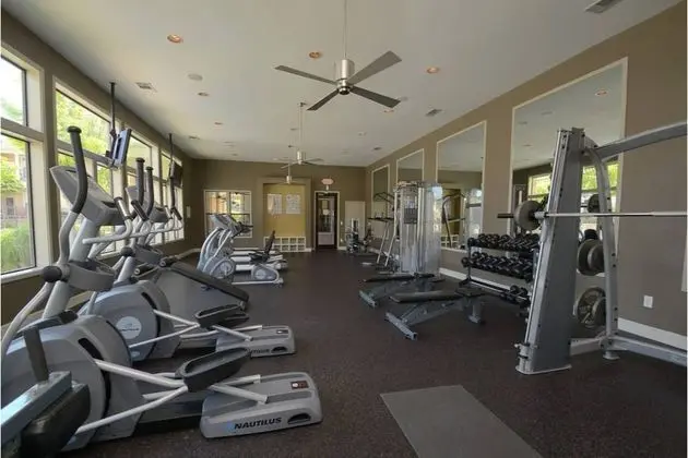 Waterfront Modern Studio Rooftop Views - Fitness