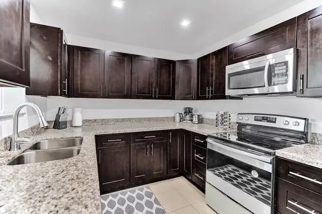 Waterfront Newly Renovated 4 BR Home - Mutfak