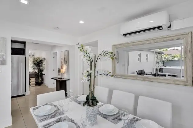 Waterfront Newly Renovated 4 BR Home - Yerinde Yemek