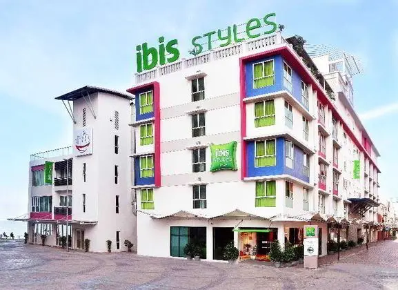 Waterfront to S'kan Styles Hotel