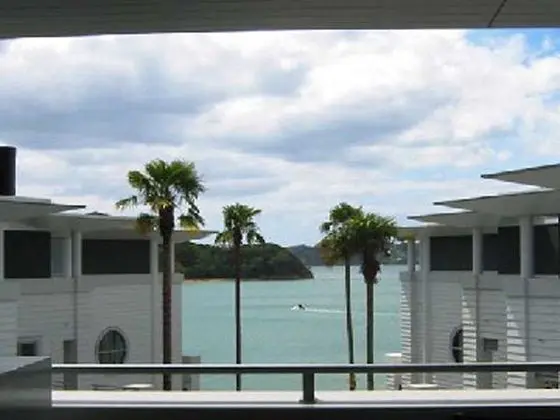 The Waterfront Suites - Genel