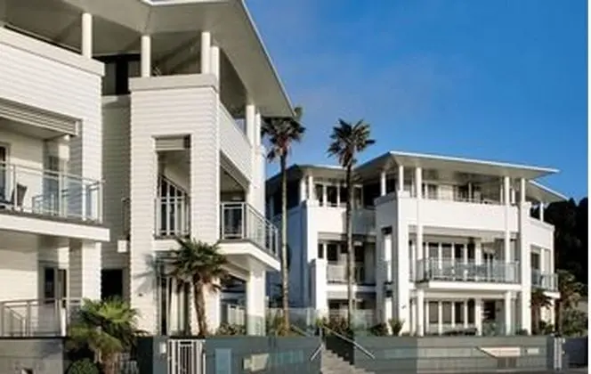 The Waterfront Suites - Lobi