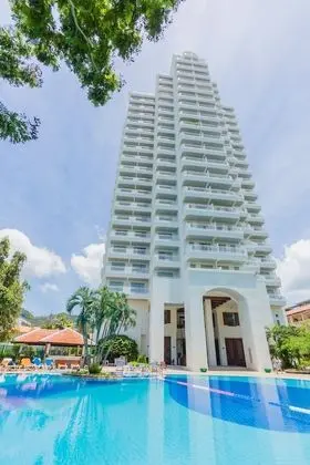 Waterfront Suites Phuket by Centara - Havuz