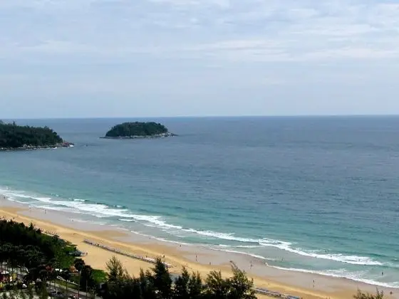 Waterfront Suites Phuket by Centara - Plaj