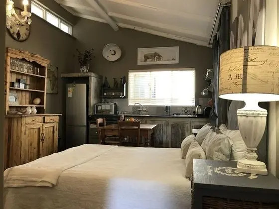 Waterhouse Guest Lodges 295 Indus Street - Oda
