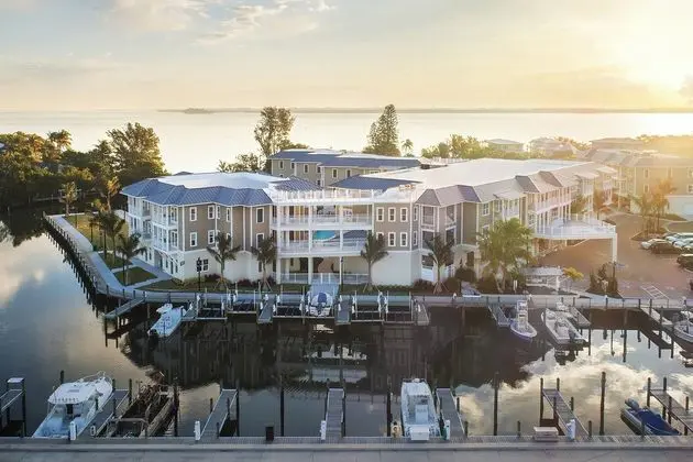 Waterline Marina Resort&Beach,Autograph Collection