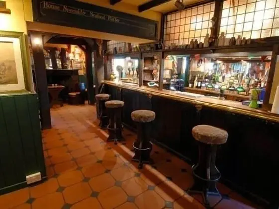 The Watermans Arms - Bar