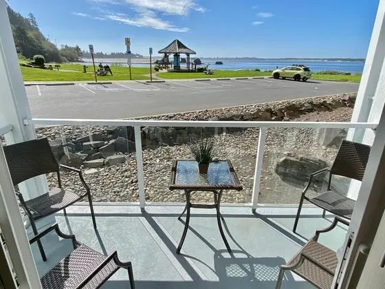 Waters Edge 101 Ocean Front