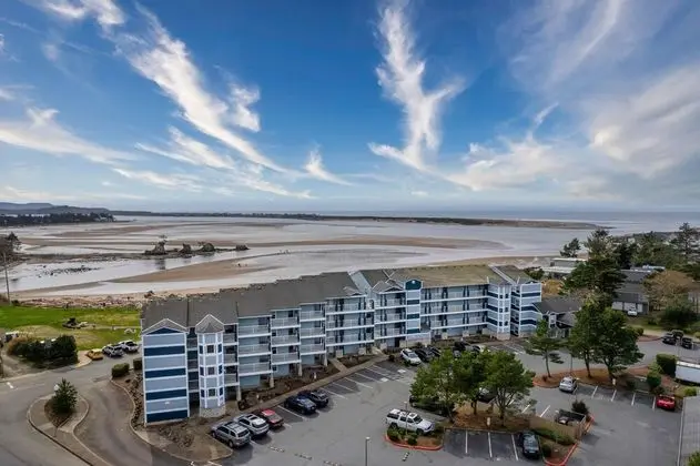 Waters Edge 207