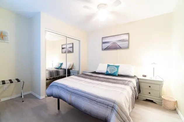 Waters Edge 208 - Oda