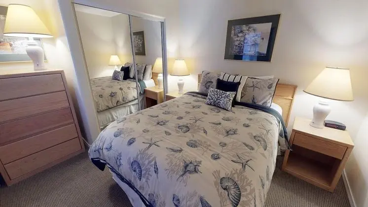 Waters Edge 308 - Oda