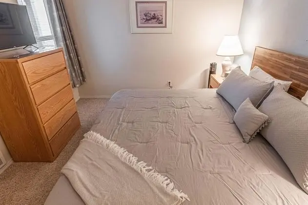Waters Edge 412 - Oda