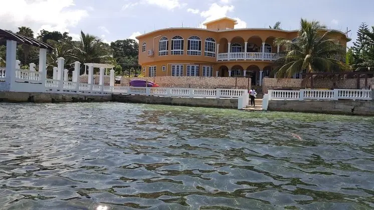 Waters Edge Guest House - Dış Mekan