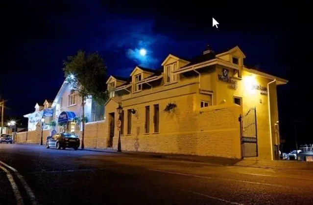 WatersEdge Hotel - Dış Mekan