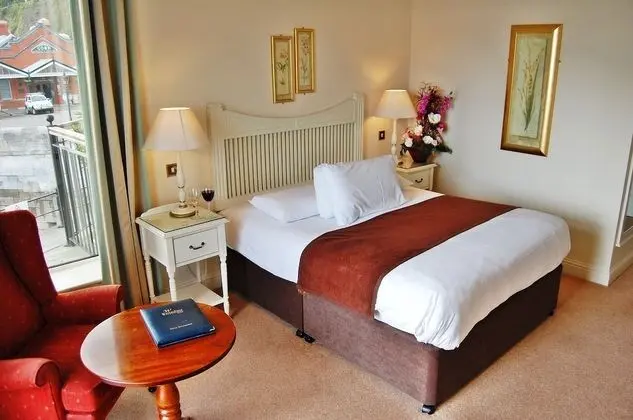 WatersEdge Hotel - Oda