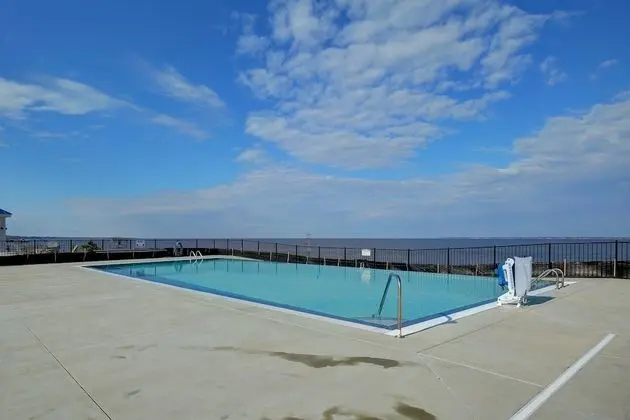 Waterside Resort by Capital Vacations - Havuz