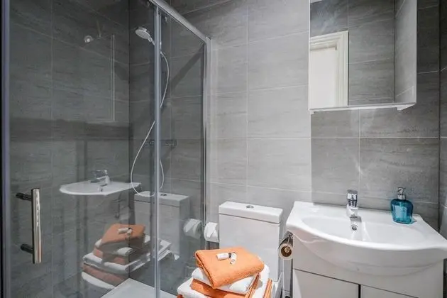 Watford Central Apartment - Modernview Serviced Accommodation - Banyo Tipleri