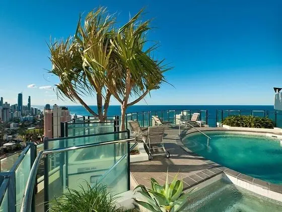 Wave Apartments Broadbeach - Havuz