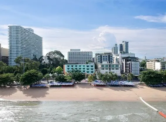 Wave Hotel Pattaya - Plaj