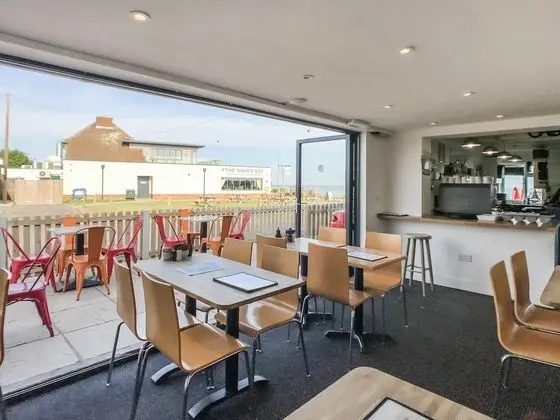 The Waves Bar Cafe B and B Hotel - Yerinde Yemek