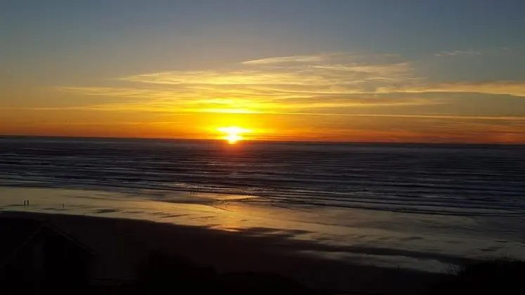 Waves of Newport