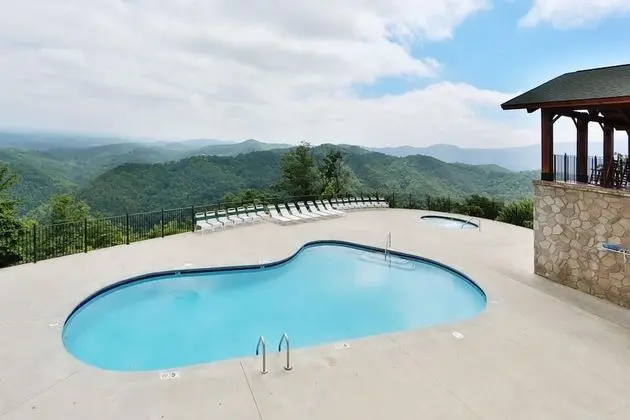 Wavyleaf Retreat - Four Bedroom Cabin