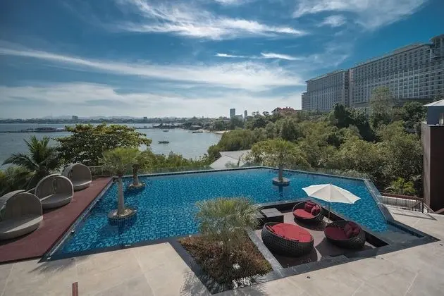 Way Hotel