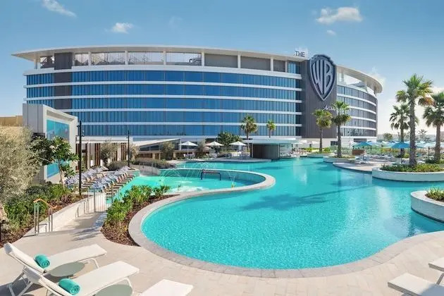 The WB Abu Dhabi, Curio Collection by Hilton - Havuz