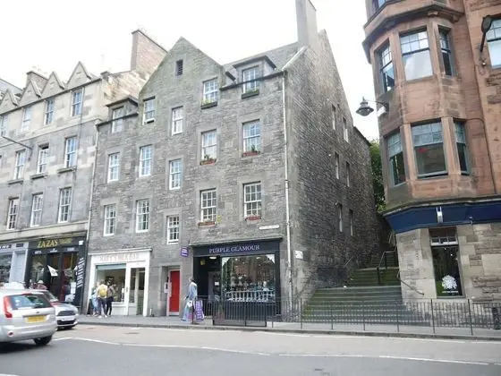 The Wee Palace by the Castle