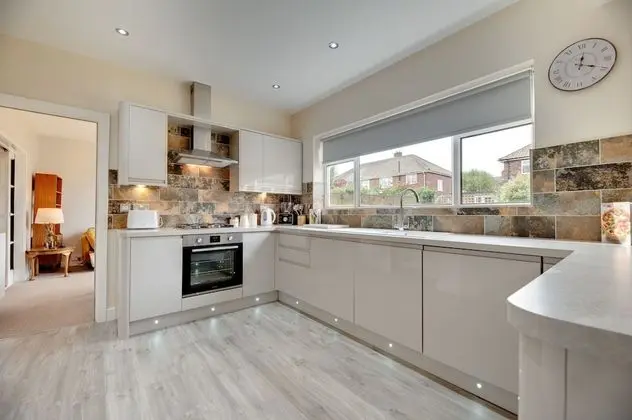 Week2Week The Broadway - 3 Bed Coastal Property - Mutfak