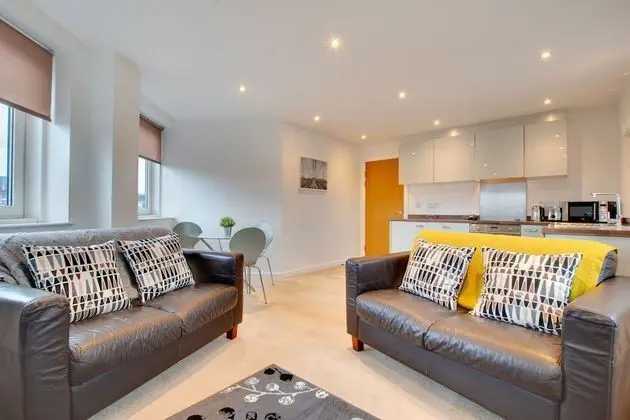 Week2Week City Centre 5th Floor Apartment