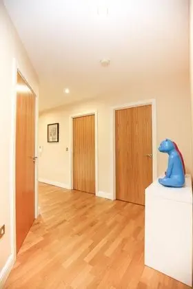 Week2Week Modern 3rd Floor Gosforth Apartment with balcony - Lobi
