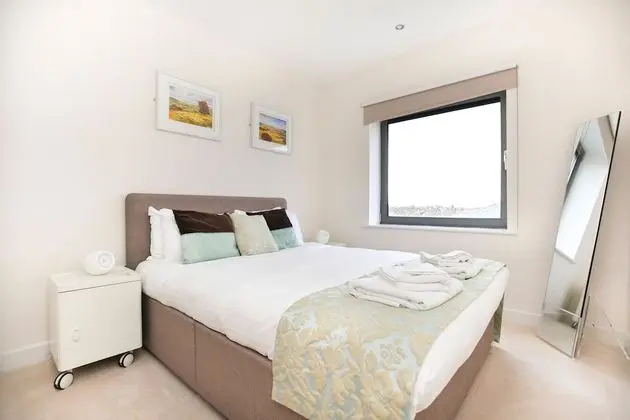 Week2Week Modern 3rd Floor Gosforth Apartment with balcony - Oda