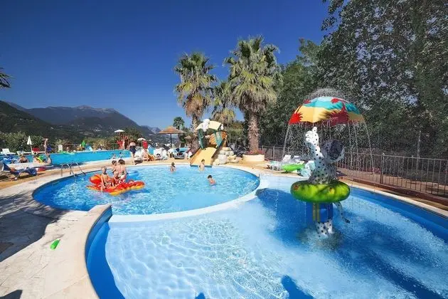 Weekend Glamping Resort - Havuz