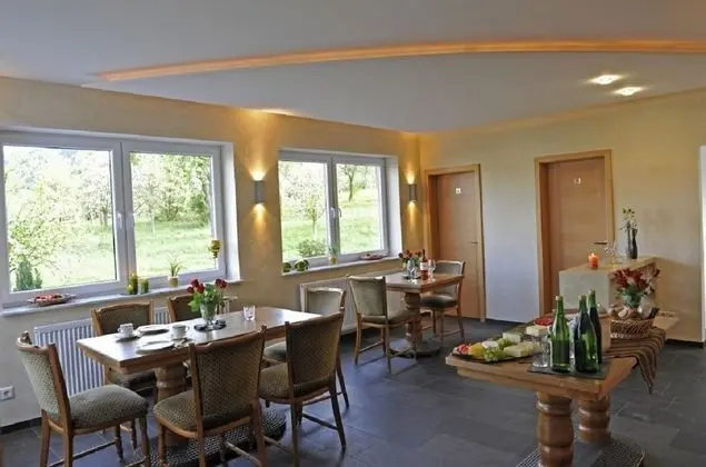 Weingut Rieth - Gästehaus Vinaria - Yerinde Yemek